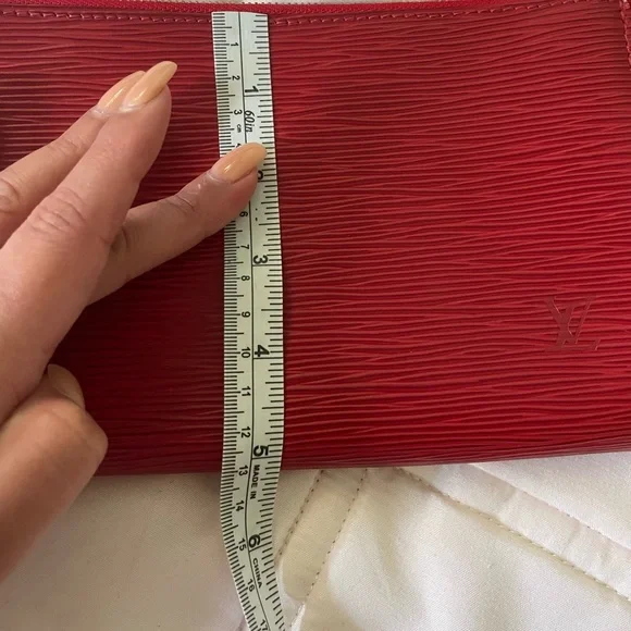 ❗️SOLD❗️Louis Vuitton Red epi Pochette - Picture 9 of 12